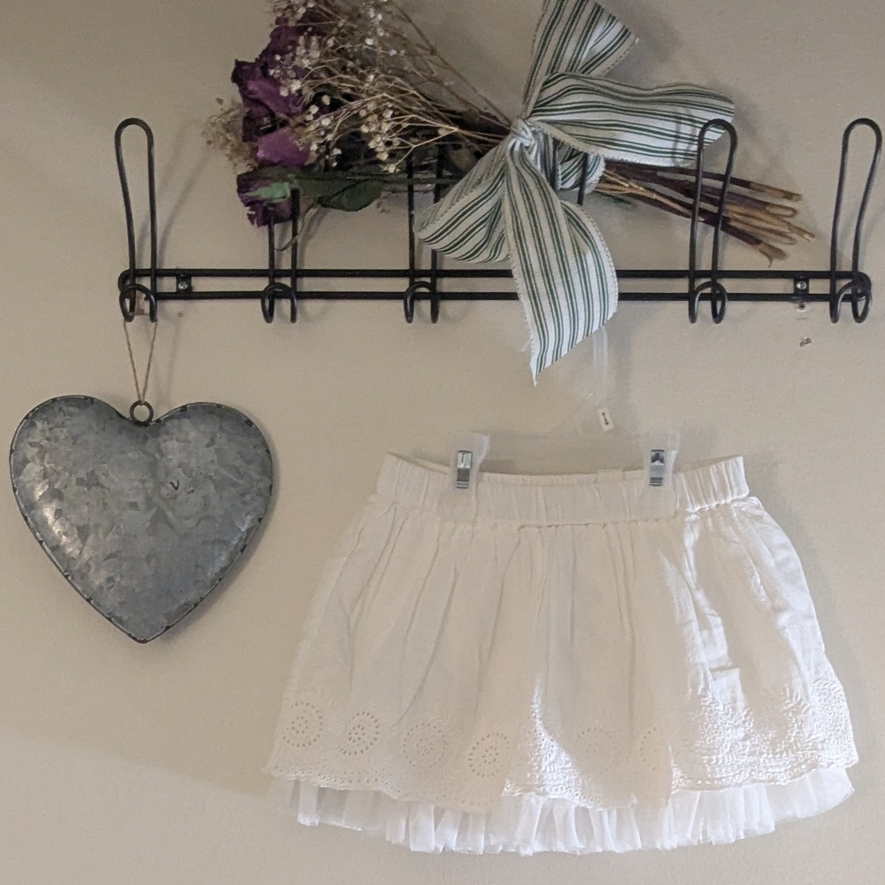 🩷 The Children's Place White Eyelet Skirt 🩷